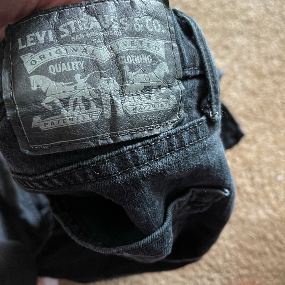 Levis - Picture 3 of 4